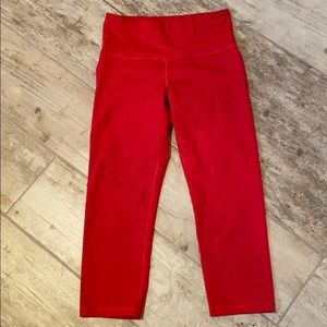 Pink Old Navy Active Capri with cut out detail!